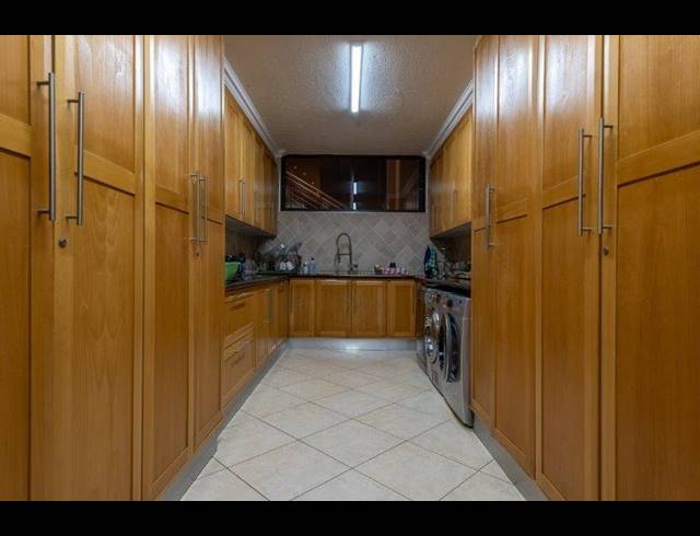 6 BEDROOM HOUSE FOR SALE IN MEYERSDAL